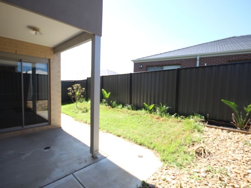 5 Versant Drive, Craigieburn VIC 3064