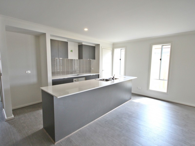 7 Bedgebury St, Mickleham VIC 3064