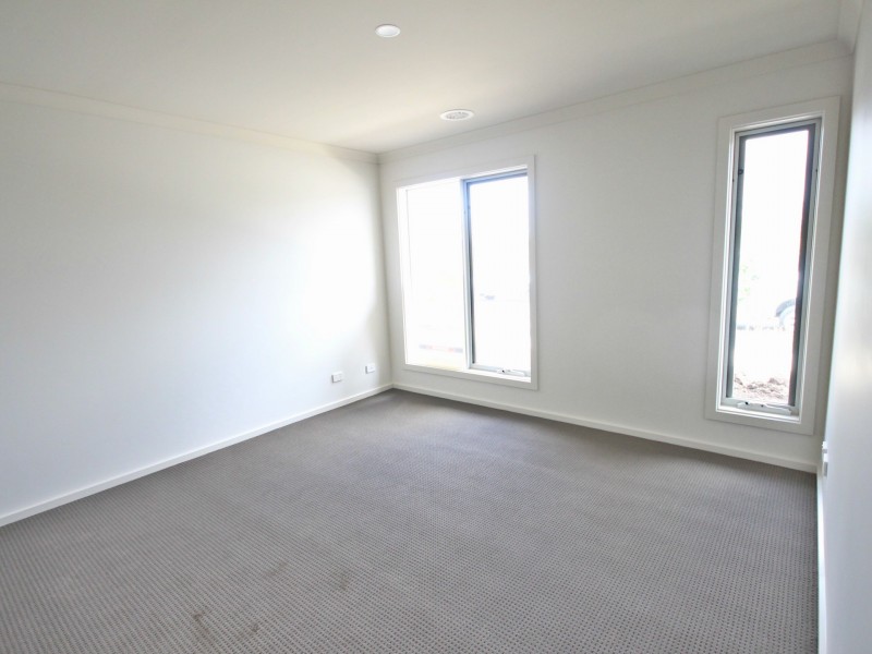 7 Bedgebury St, Mickleham VIC 3064