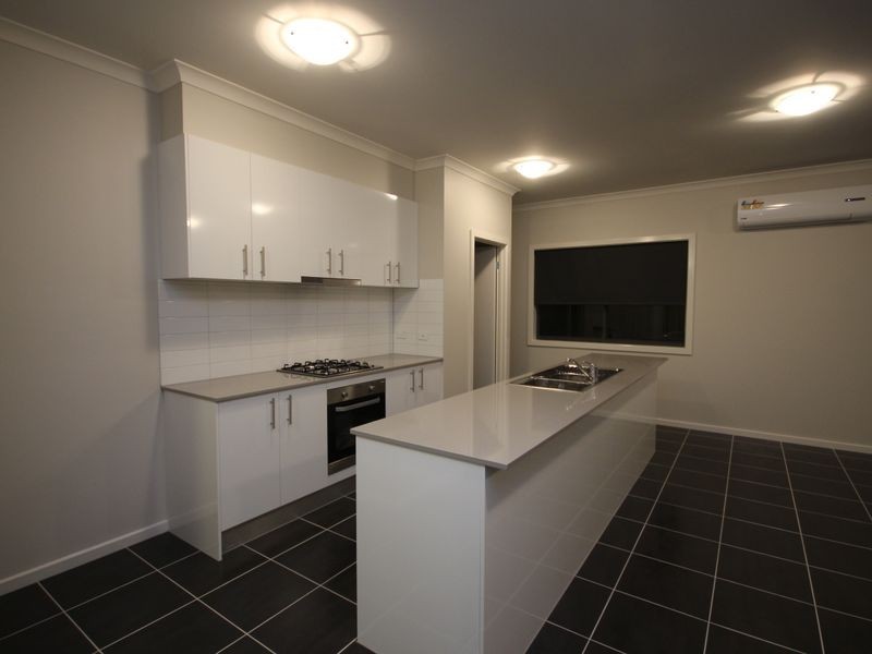 8 Fame Way, Craigieburn VIC 3064