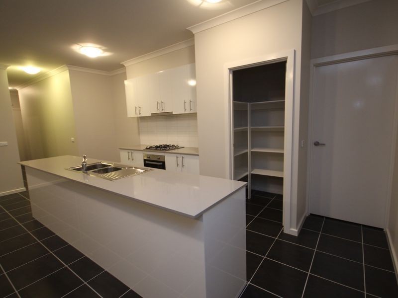 8 Fame Way, Craigieburn VIC 3064