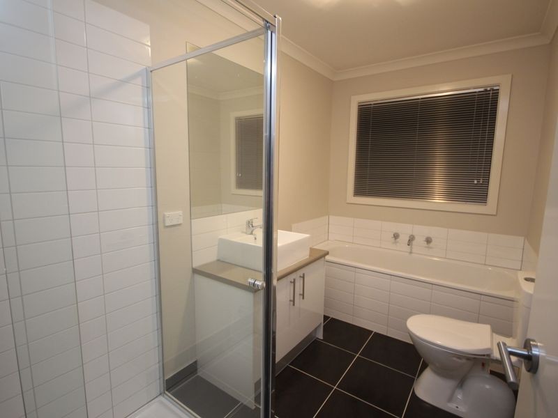 8 Fame Way, Craigieburn VIC 3064