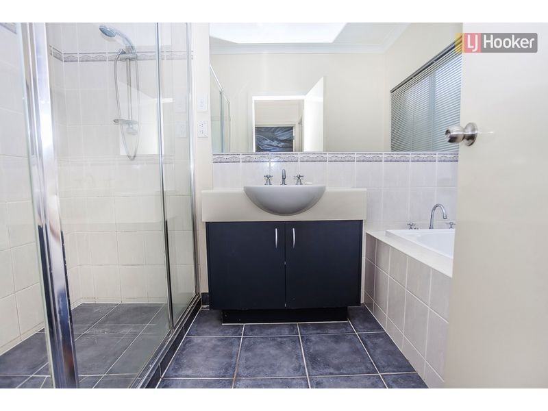 4 Peasholm Corner, Craigieburn VIC 3064