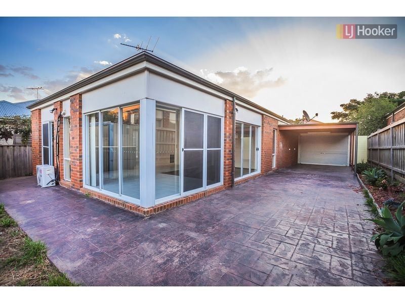 4 Peasholm Corner, Craigieburn VIC 3064