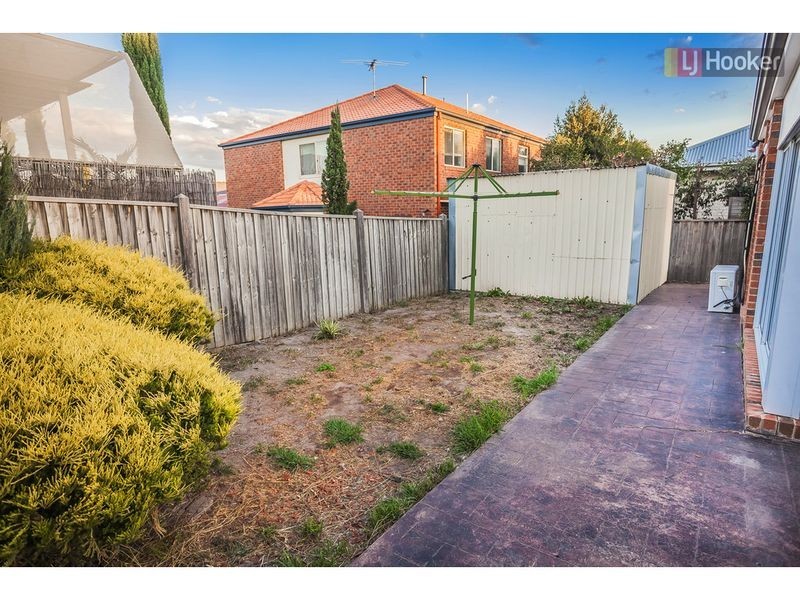4 Peasholm Corner, Craigieburn VIC 3064