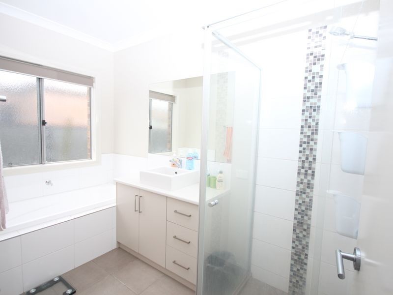 29 Bradshaw Avenue, Craigieburn VIC 3064