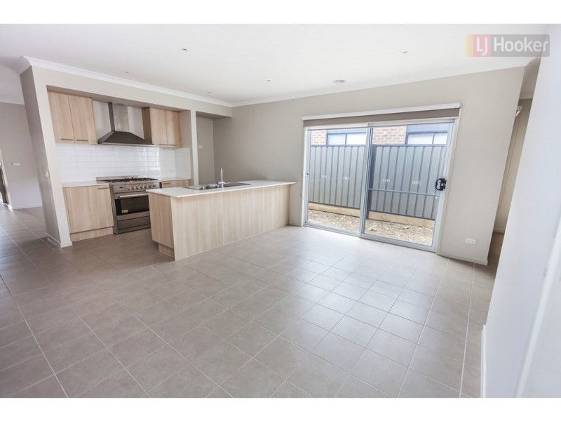 45 Mountleigh Circuit, Craigieburn VIC 3064