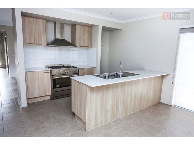 45 Mountleigh Circuit, Craigieburn VIC 3064