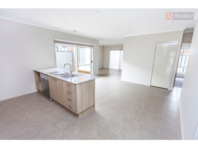 45 Mountleigh Circuit, Craigieburn VIC 3064