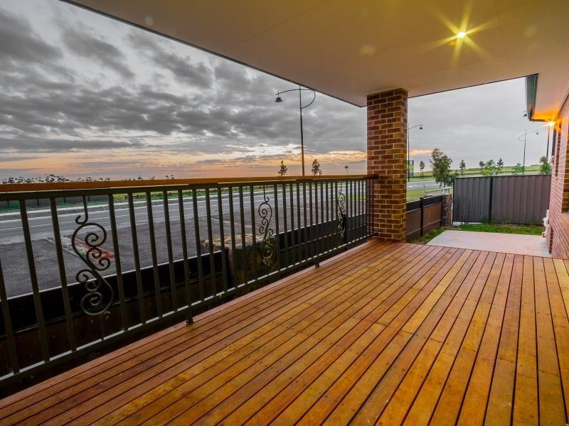 39 Woodside way, Roxburgh Park VIC 3064