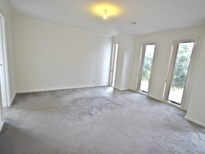 2 Korab Place, Roxburgh Park VIC 3064