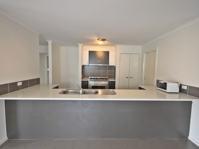 2 Korab Place, Roxburgh Park VIC 3064