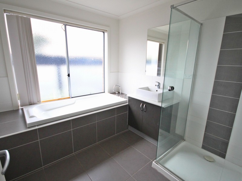 2 Korab Place, Roxburgh Park VIC 3064