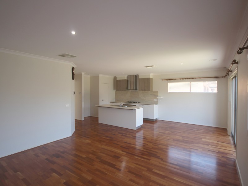 13 Scotney Road, Craigieburn VIC 3064