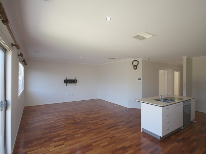 13 Scotney Road, Craigieburn VIC 3064