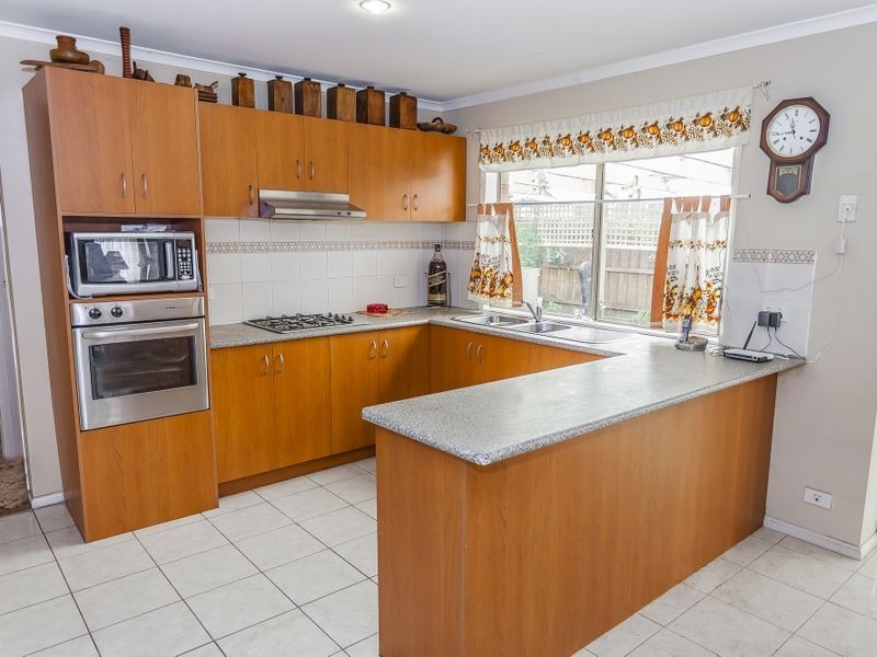 32 Salween Crescent, Roxburgh Park VIC 3064