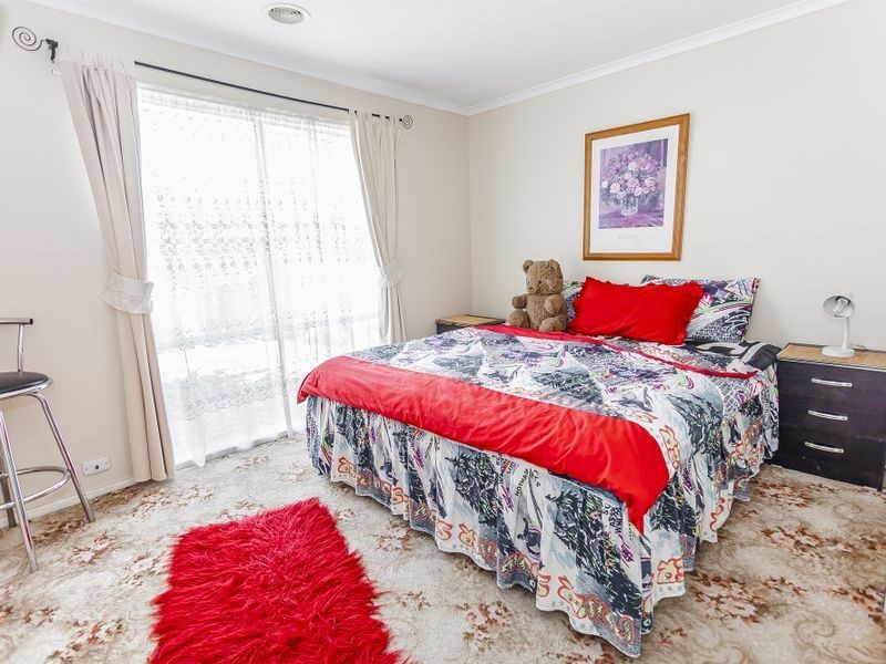 32 Salween Crescent, Roxburgh Park VIC 3064