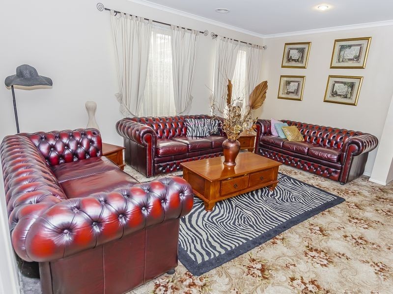 32 Salween Crescent, Roxburgh Park VIC 3064