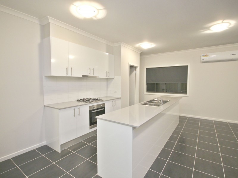 8 Fame Way, Craigieburn VIC 3064