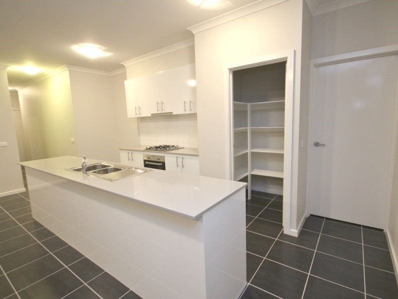 8 Fame Way, Craigieburn VIC 3064