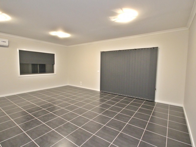 8 Fame Way, Craigieburn VIC 3064