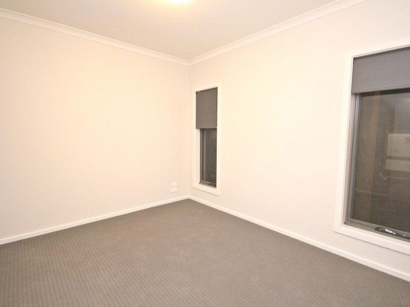 8 Fame Way, Craigieburn VIC 3064