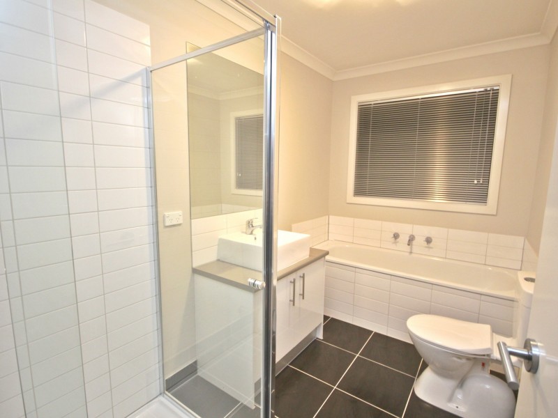8 Fame Way, Craigieburn VIC 3064