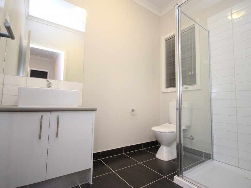 8 Fame Way, Craigieburn VIC 3064