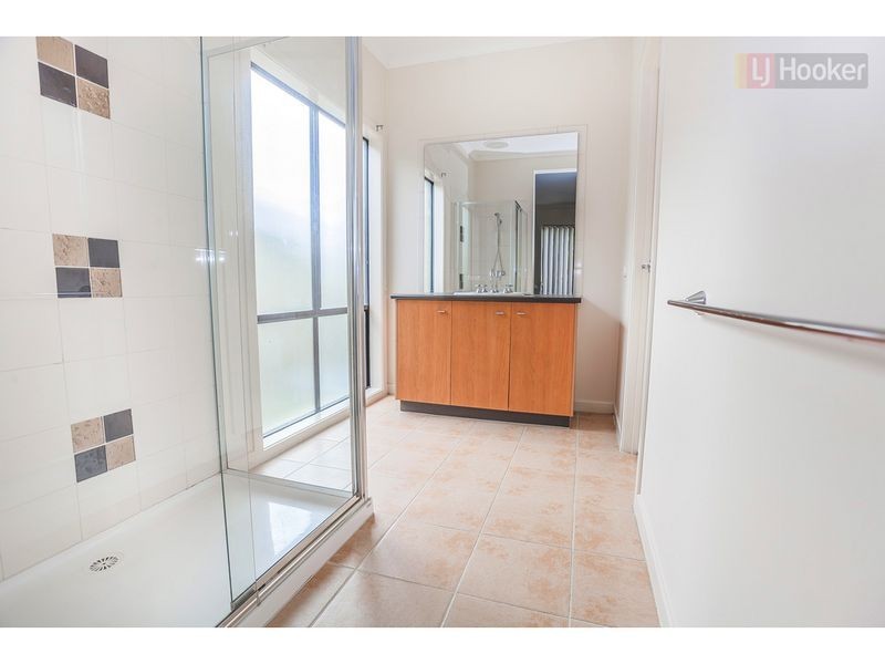 4 Pinehurst Rise, Craigieburn VIC 3064