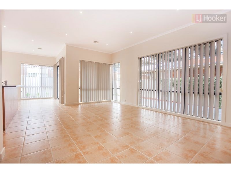 4 Pinehurst Rise, Craigieburn VIC 3064