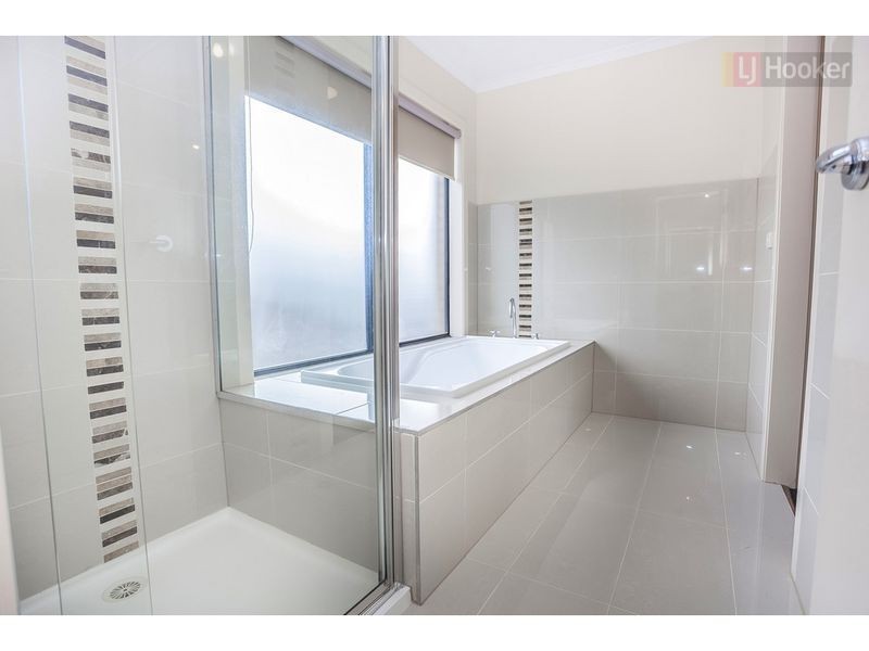 4 Pinehurst Rise, Craigieburn VIC 3064