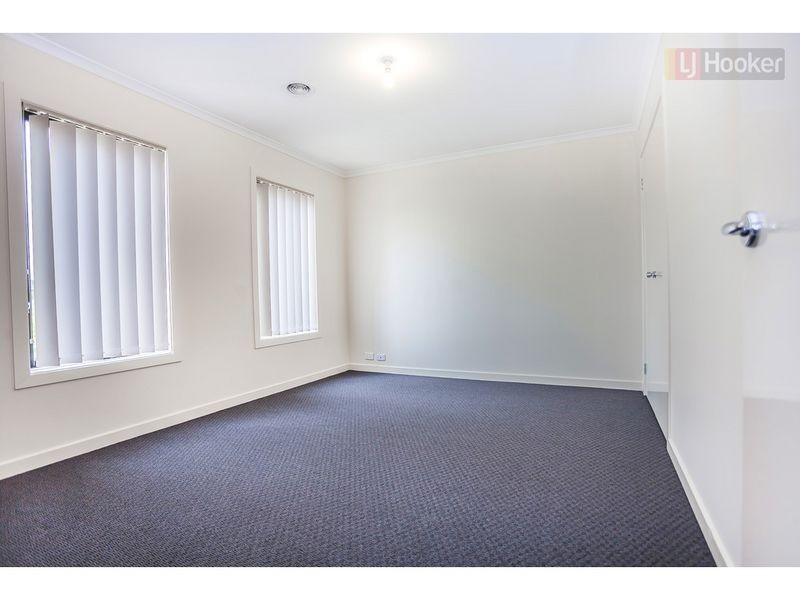 4 Pinehurst Rise, Craigieburn VIC 3064