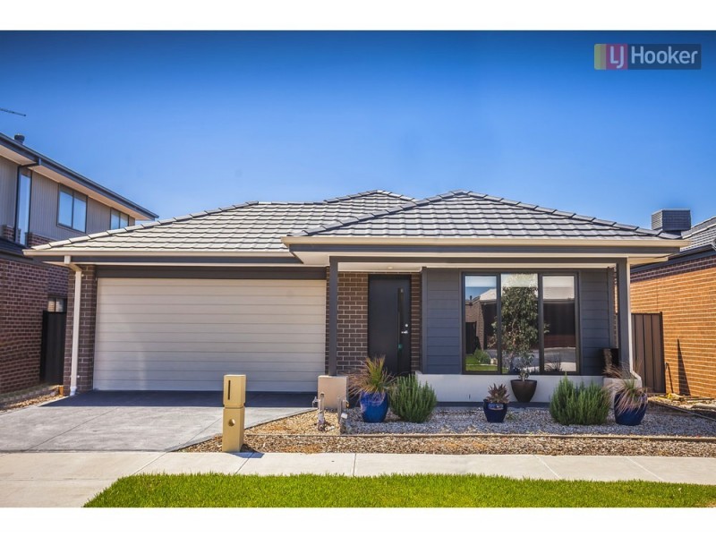 8 Scoria Cct, Craigieburn VIC 3064