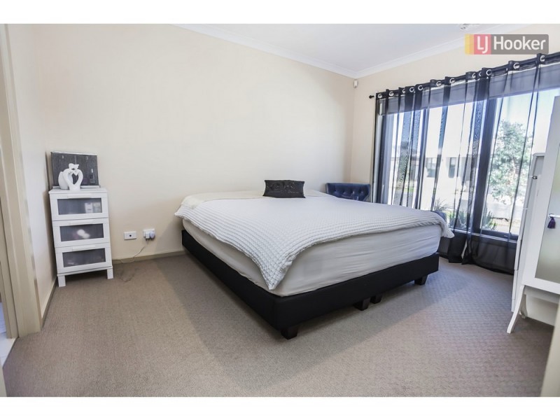 8 Scoria Cct, Craigieburn VIC 3064