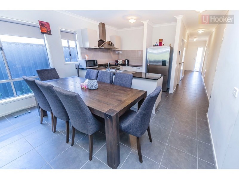 96 Bluebell Drive, Craigieburn VIC 3064