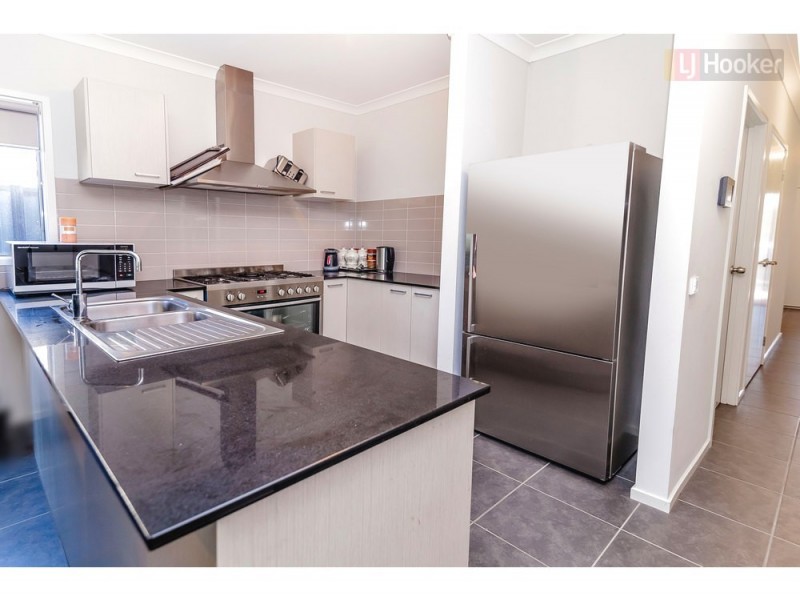 96 Bluebell Drive, Craigieburn VIC 3064