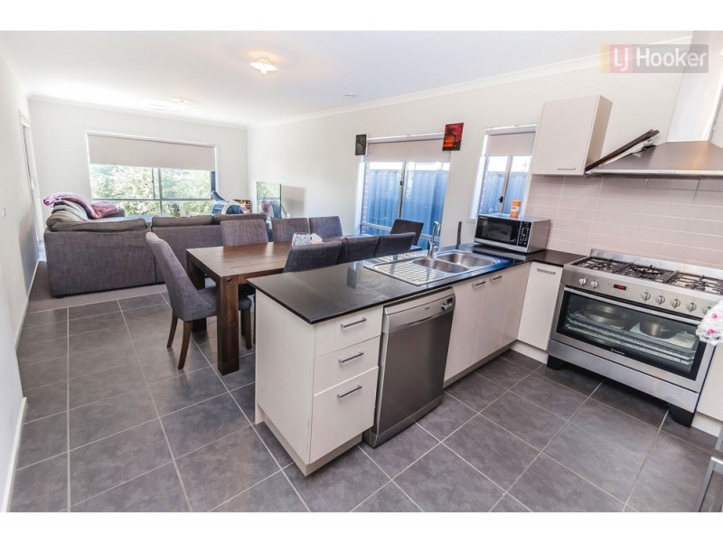 96 Bluebell Drive, Craigieburn VIC 3064