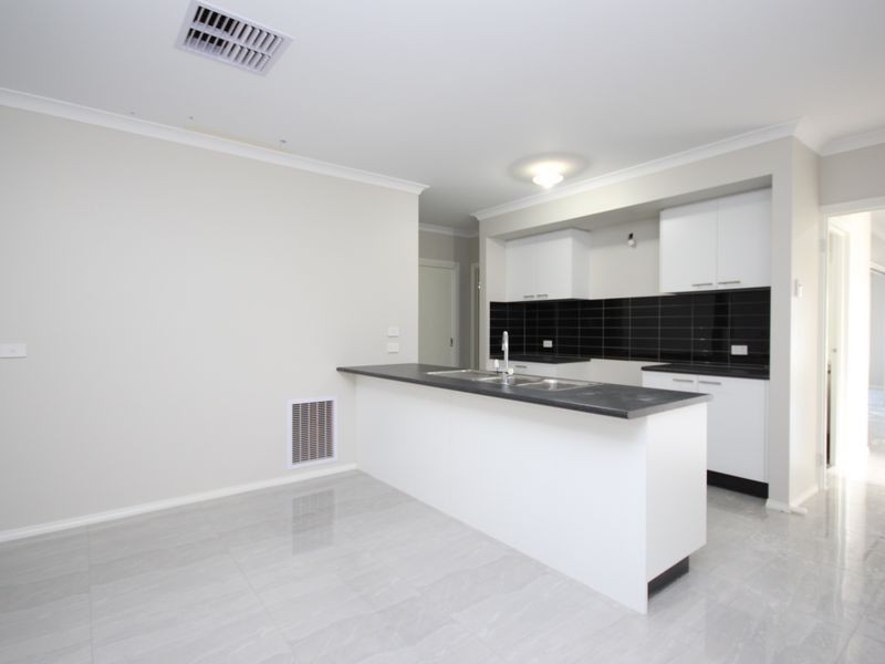 39 Scoria Circuit, Craigieburn VIC 3064