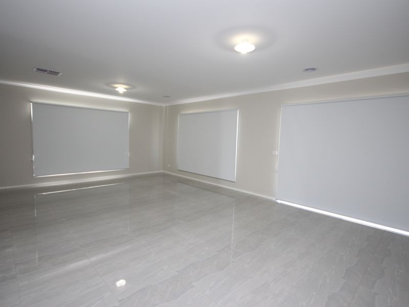 39 Scoria Circuit, Craigieburn VIC 3064