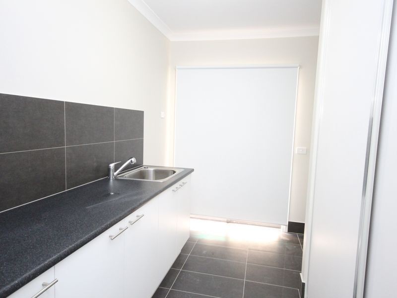 39 Scoria Circuit, Craigieburn VIC 3064