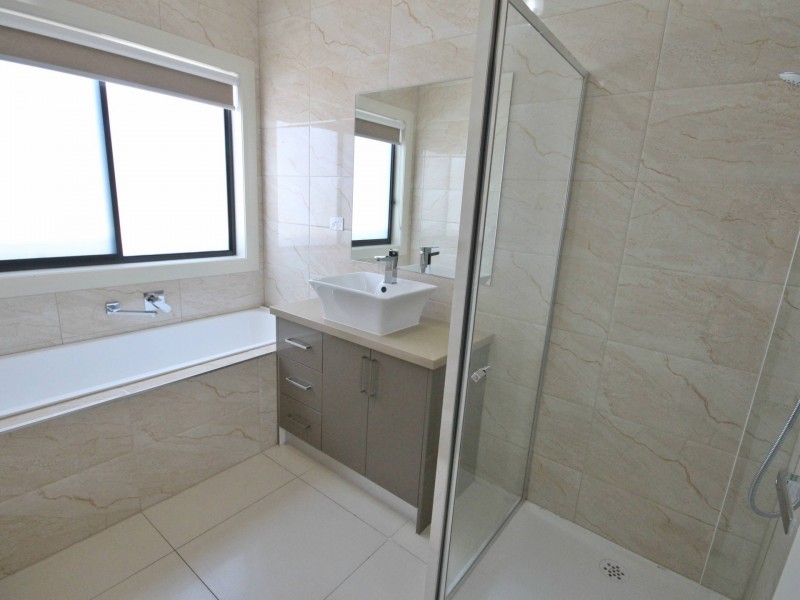 7 Recreation St, Roxburgh Park VIC 3064