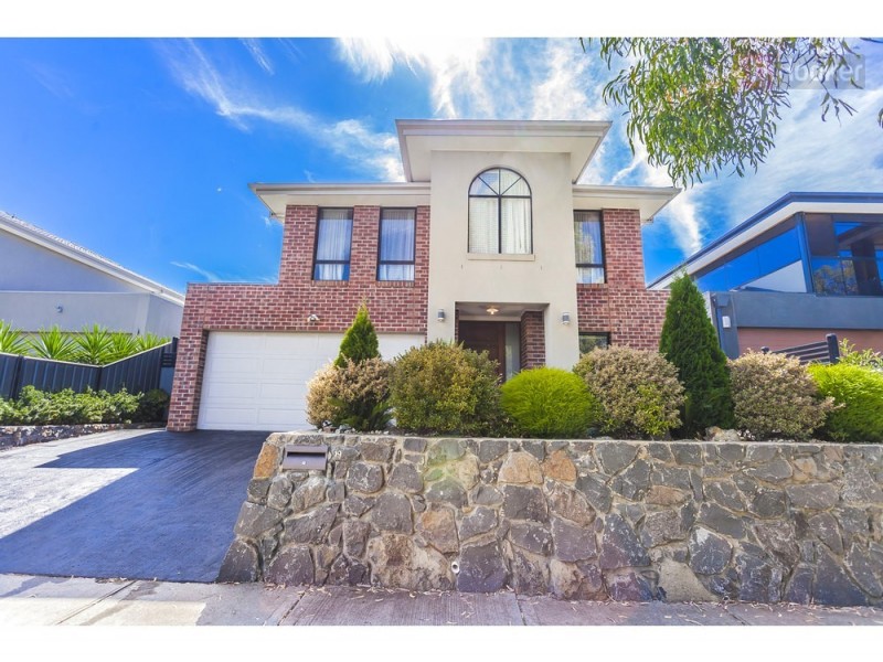 19 Mallard Cct, Craigieburn VIC 3064