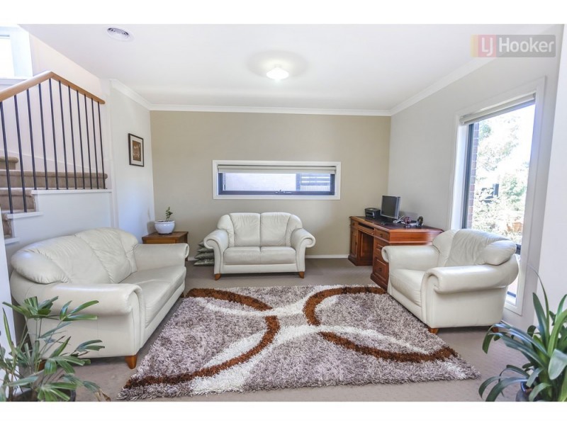 19 Mallard Cct, Craigieburn VIC 3064