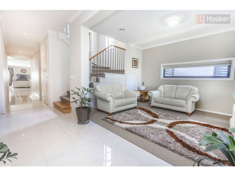 19 Mallard Cct, Craigieburn VIC 3064