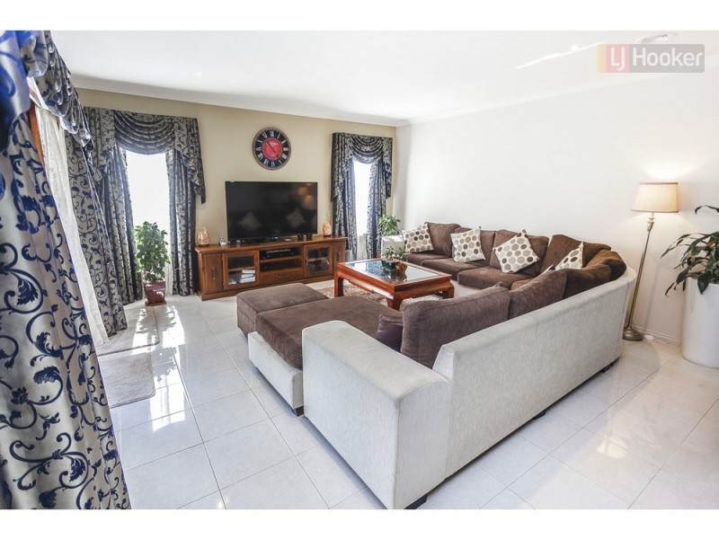 19 Mallard Cct, Craigieburn VIC 3064