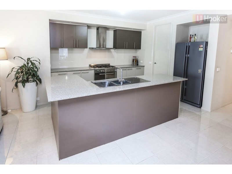 19 Mallard Cct, Craigieburn VIC 3064