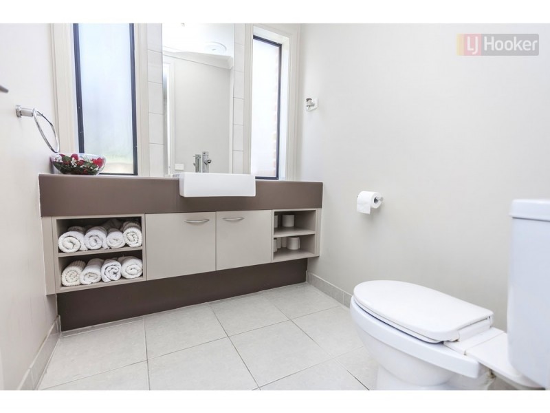 19 Mallard Cct, Craigieburn VIC 3064