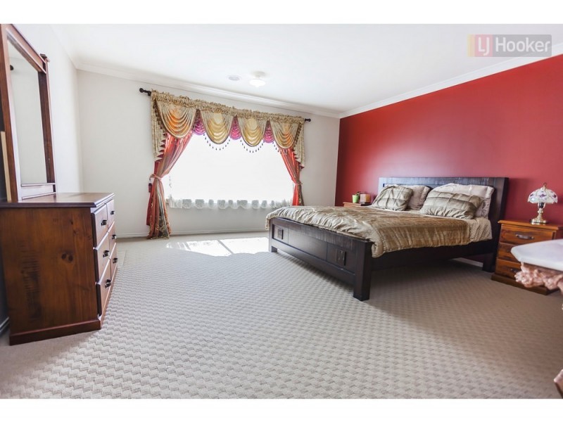 19 Mallard Cct, Craigieburn VIC 3064