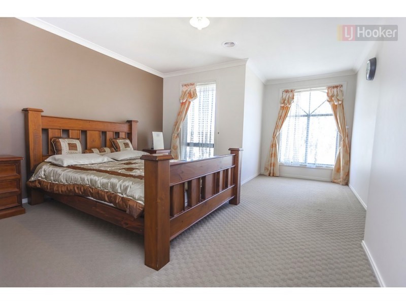 19 Mallard Cct, Craigieburn VIC 3064