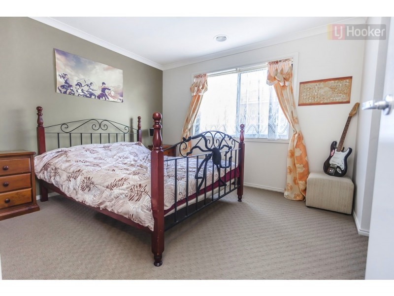 19 Mallard Cct, Craigieburn VIC 3064